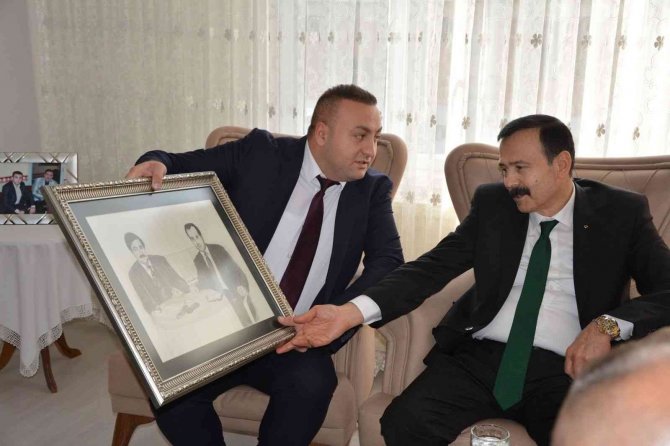 Yakup Kürşat Yılmaz Erbaa’da Merhum Ülkücü Rafet Çakır’ı Kabri Başında Ziyaret Etti