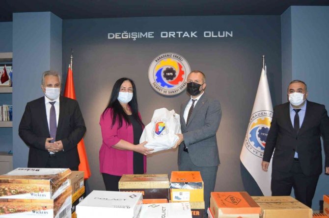 İ̇htiyaç Sahibi 700 Öğrenciye Ayakkabı Yardımı Yapıldı