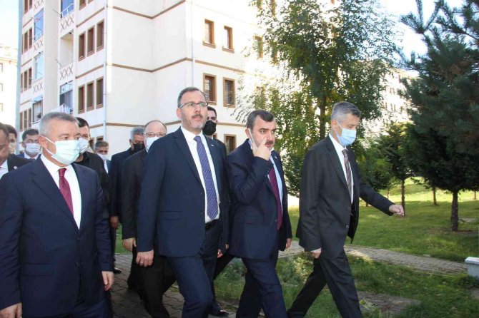 Bakan Kasapoğlu: “Sporun Bir Kültür Olarak Güçlenmesi En Büyük Hedeflerimizden”