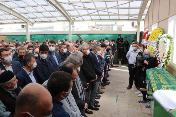 Koronaya Yenilen Sakaryaspor’un Eski Başkanı Son Yolculuğuna Uğurlandı