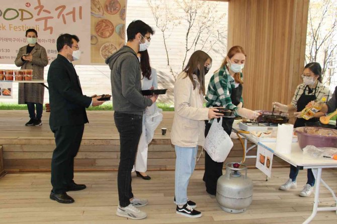 Kore Yemekleri Ankaralıların Beğenisine Sunuldu