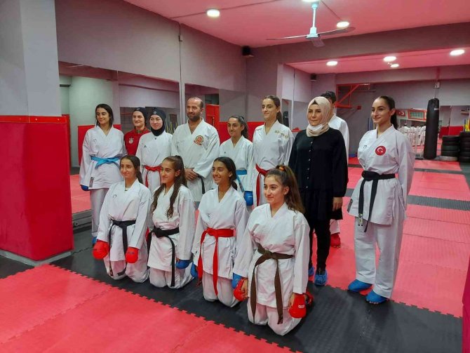 Diyarbakırlı Kızlar Karatede Fark Oluşturuyor