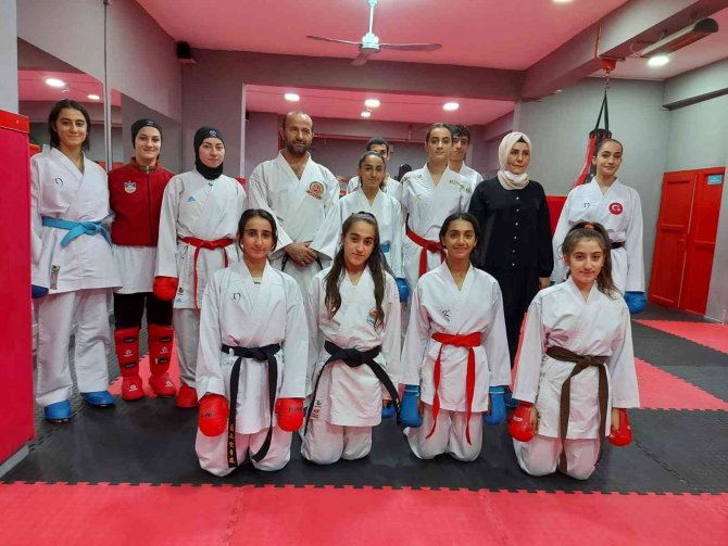 Diyarbakırlı Kızlar Karatede Fark Oluşturuyor