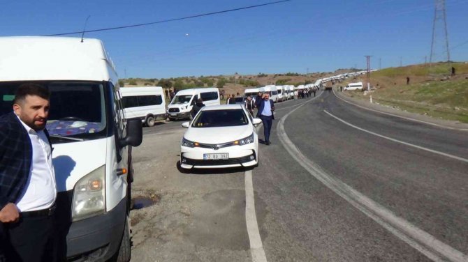 Sason’dan 500 Araçlık Konvoy, Cumhurbaşkanı Erdoğan’ı Karşılamak İçin Yola Çıktı