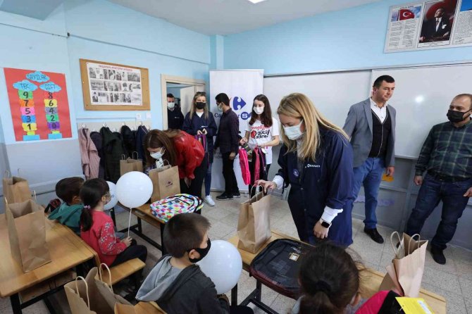 Carrefoursa Çalışanlarından Toplum Gönüllüleri Vakfı İş Birliğiyle Köy Okuluna Destek