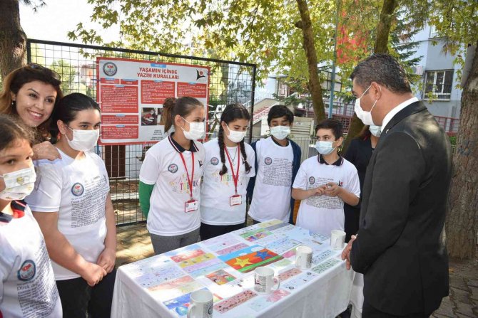 Öğrencilerin Bilim Fuarında Sergilediği Eserler Beğeni Topladı