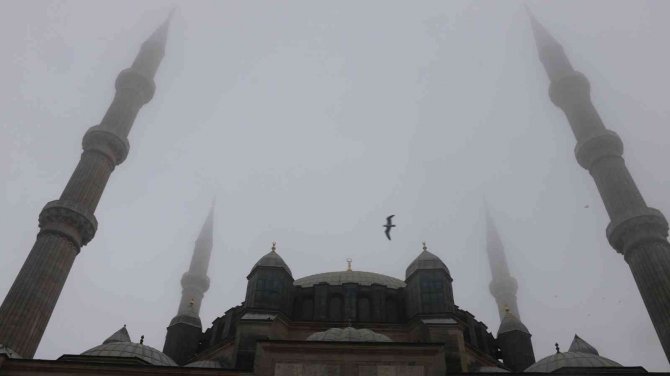 Edirne’de Etkili Olan Sis Hayatı Olumsuz Etkiliyor