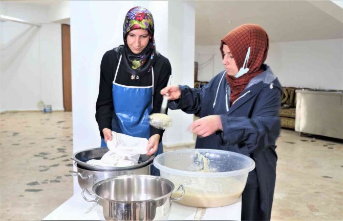 Girişimci Kadınların El Emeği: Pancar Pekmezi