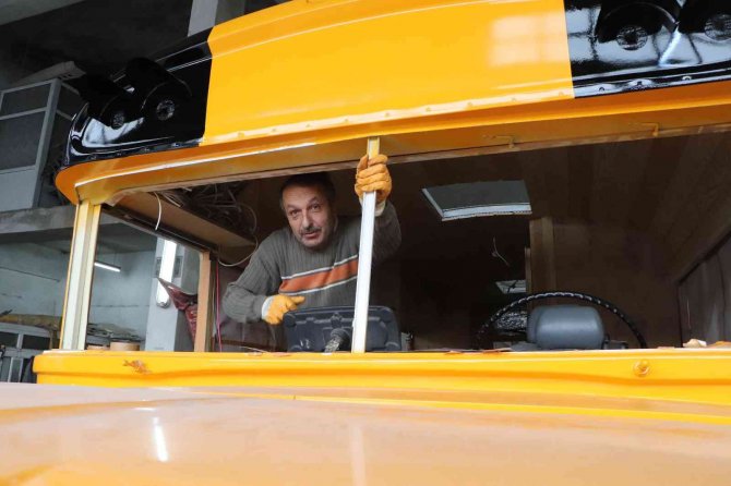 Nostaljik Minibüslere İkinci Baharı Yaşatıyor, Telefonları Susmuyor