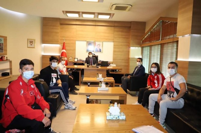 Şampiyon Sporcular Kaymakam Tunç İle Bir Araya Geldi