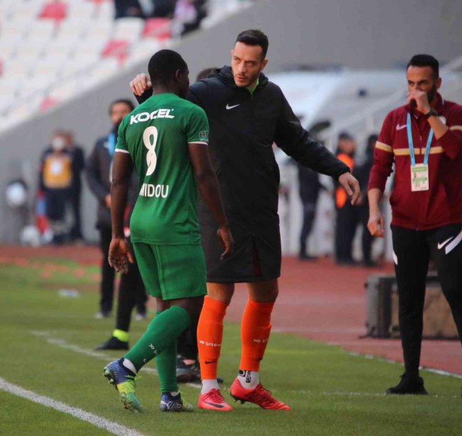 Giresunspor’da Hamidou Traore Kırmızı Kart Gördü
