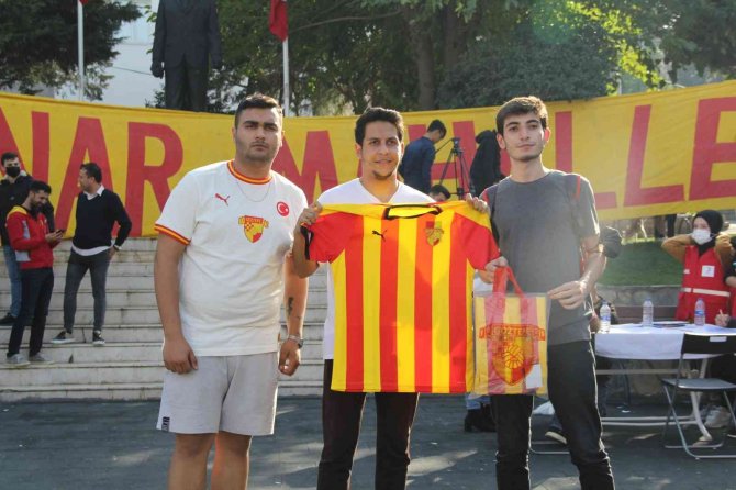 Göztepe Taraftarı Kan Verdi, Formayı Kaptı
