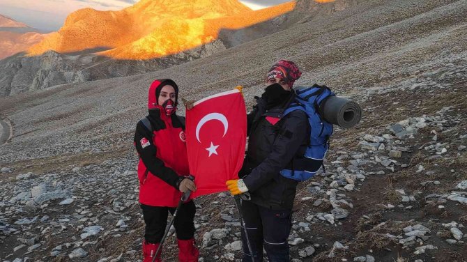 Afetlerin Görünmez Kahramanları Ve Sporcular, Küresel Isınmaya Dikkat Çekmek İçin Güneydoğu’nun Çatısında Buluştu