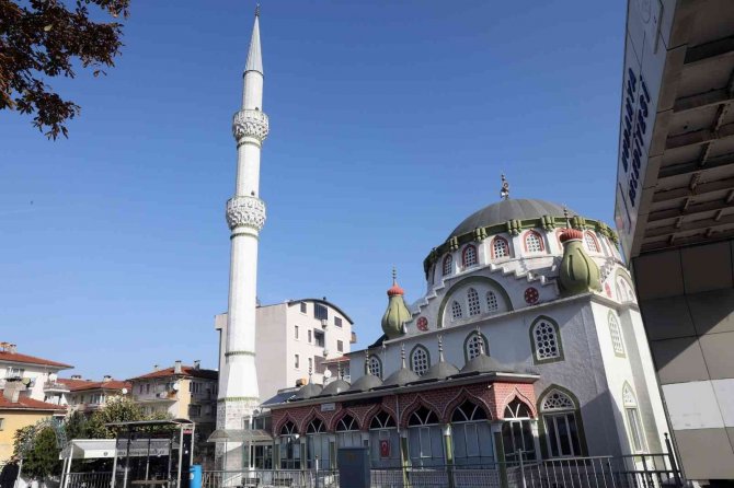 Ağır Hasar Tespit Edilen Cami Minaresi Yıkılacak