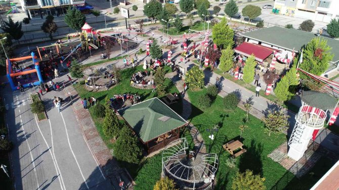 Minikler Eğlenerek Trafik Kurallarını Öğreniyor