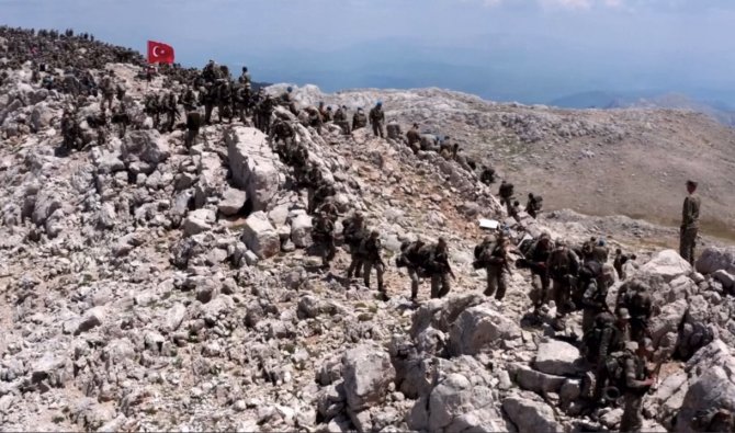 Isparta’da 3 Bin Komando, Şehitleri Anmak İçin Davraz Dağı’na Tırmandı