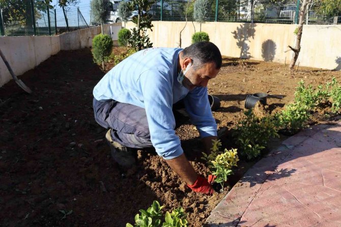 Yapımı Devam Eden Çocuk Parkı Yeşilleniyor