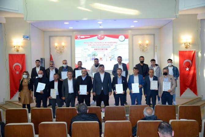 Kahramankazanlı Emlakçılara Mesleki Yeterlilik Sertifikası Verildi