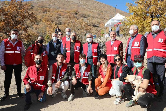 Kızılay Haftasında Ali Dağına Yüzlerce Meyve Ağacı Dikildi
