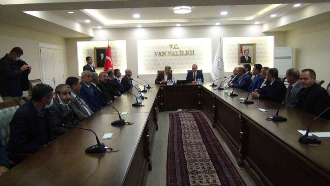 Mhp’li Akçay Van’da