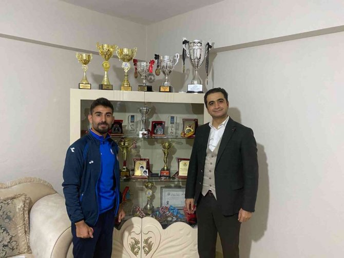 Kaymakam Güder, Milli Atleti Evinde Ziyaret Etti