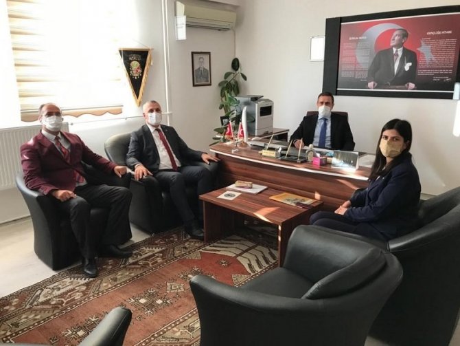 Kaymakam Memiş, Okulda Öğretmenlerle Toplantı Yaptı