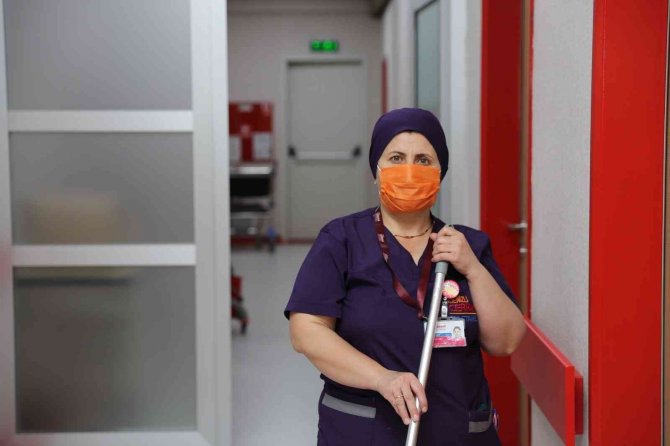 Lösemiye Farkındalık İçin Turuncu Maske Taktılar