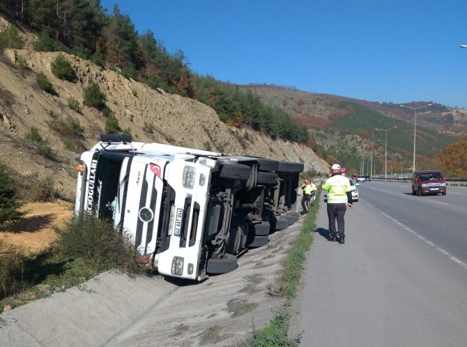 Samsun’da Tır Devrildi: 1 Yaralı
