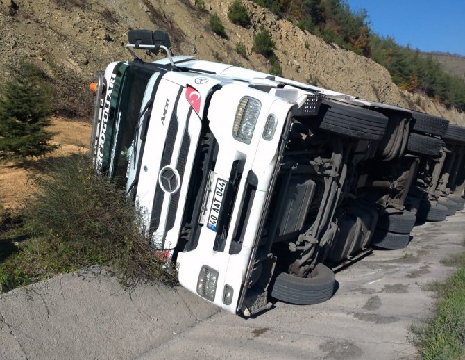 Samsun’da Tır Devrildi: 1 Yaralı