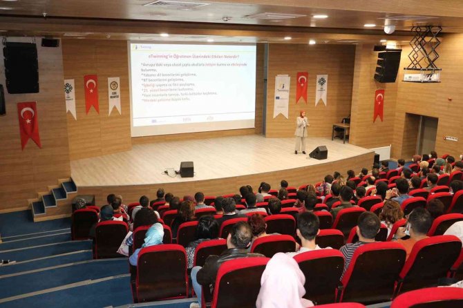 Cizre’de Öğretmenlere Yönelik Etwinning Proje Bilgilendirme Toplantısı