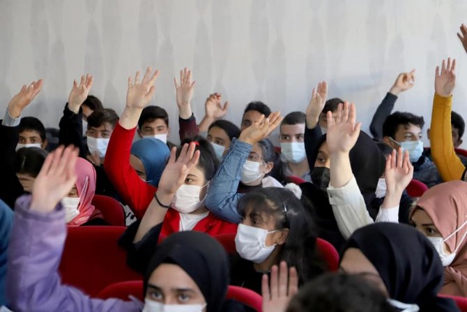 Bilim Ve Teknoloji Üniversitesi Liselilerle Buluştu