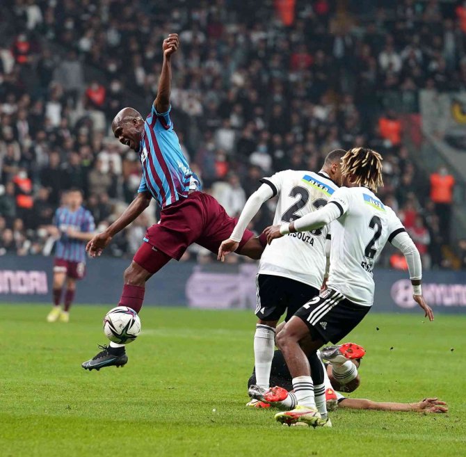 Spor Toto Süper Lig: Beşiktaş: 0 - Trabzonspor: 1 (İ̇lk Yarı)