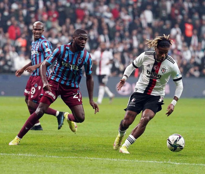 Spor Toto Süper Lig: Beşiktaş: 0 - Trabzonspor: 1 (İ̇lk Yarı)