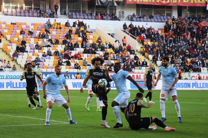 Spor Toto Süper Lig: Yeni Malatyaspor: 0 - Medipol Başakşehir: 1 (İ̇lk Yarı)