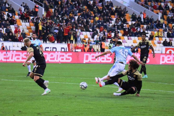 Spor Toto Süper Lig: Yeni Malatyaspor: 1 - Medipol Başakşehir: 3 (Maç Sonucu)