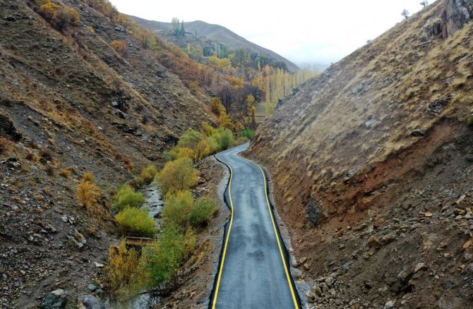 Bahçesaray’da 3 Mahalle Yolu Yenilendi