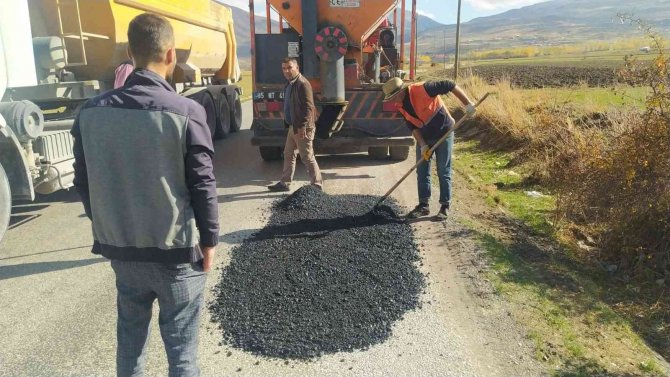 Muradiye’de Yol Yama Çalışması