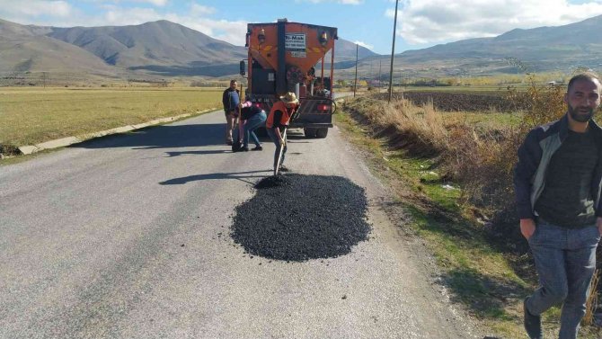 Muradiye’de Yol Yama Çalışması