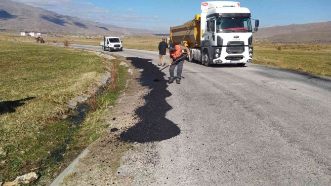 Muradiye’de Yol Yama Çalışması