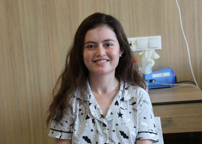 19 Yaşındaki Emine Mutlu, 11 Yıldır Bağımlı Olduğu Oksijen Cihazından, ‘Organ Bağışı’ İle Kurtuldu