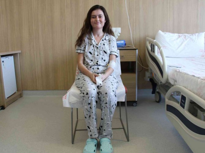 19 Yaşındaki Emine Mutlu, 11 Yıldır Bağımlı Olduğu Oksijen Cihazından, ‘Organ Bağışı’ İle Kurtuldu