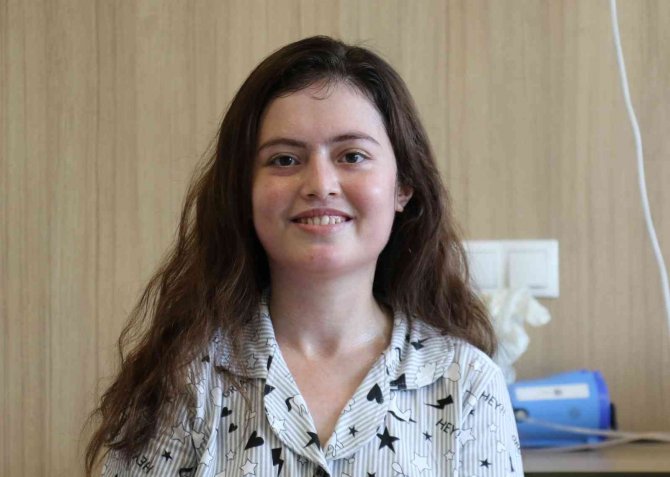 19 Yaşındaki Emine Mutlu, 11 Yıldır Bağımlı Olduğu Oksijen Cihazından, ‘Organ Bağışı’ İle Kurtuldu