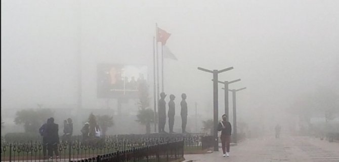 Yoğun Sis Bandırma’da Etkili Oluyor