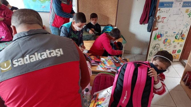 Ağrı’da 130 Öğrenciye Çanta Ve Kırtasiye Malzemesi Dağıtıldı