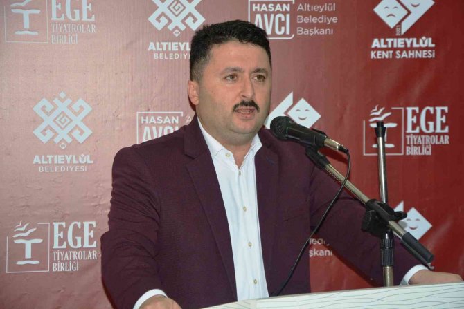 Altıeylül, Tiyatro Dolu Günler Geçirdi