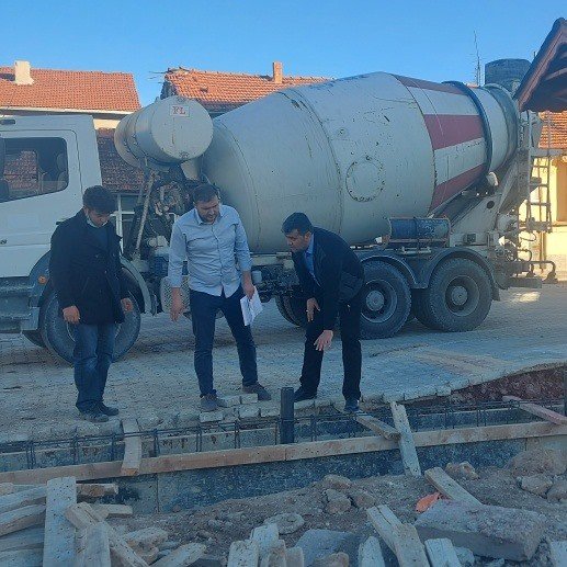Aslanapa’da Çok Amaçlı Oyun Alanı Yapımına Başlandı