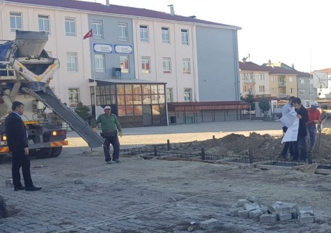 Aslanapa’da Çok Amaçlı Oyun Alanı Yapımına Başlandı