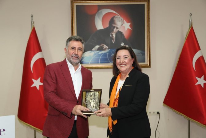 Bayraklı’da “Kadın Ve Edebiyat” Konulu Söyleşi