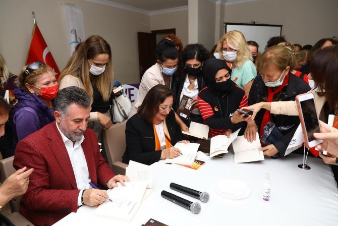Bayraklı’da “Kadın Ve Edebiyat” Konulu Söyleşi