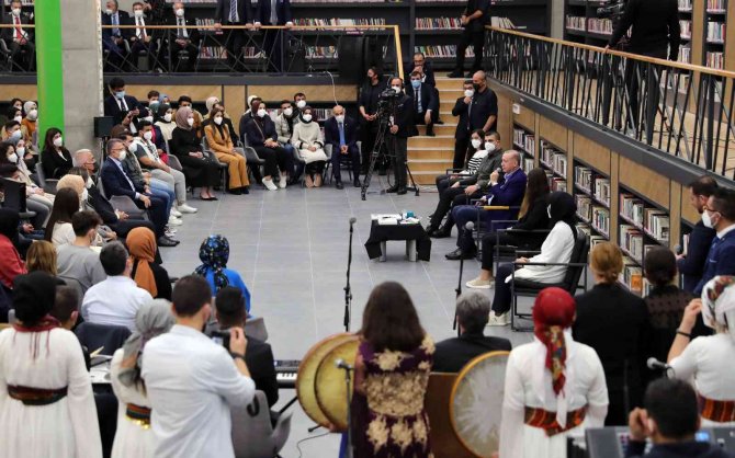 Cumhurbaşkanı Erdoğan: "Gölgesinde Huzur Bulduğumuz Bayrak Hepimizin Ortak Bayrağıdır"